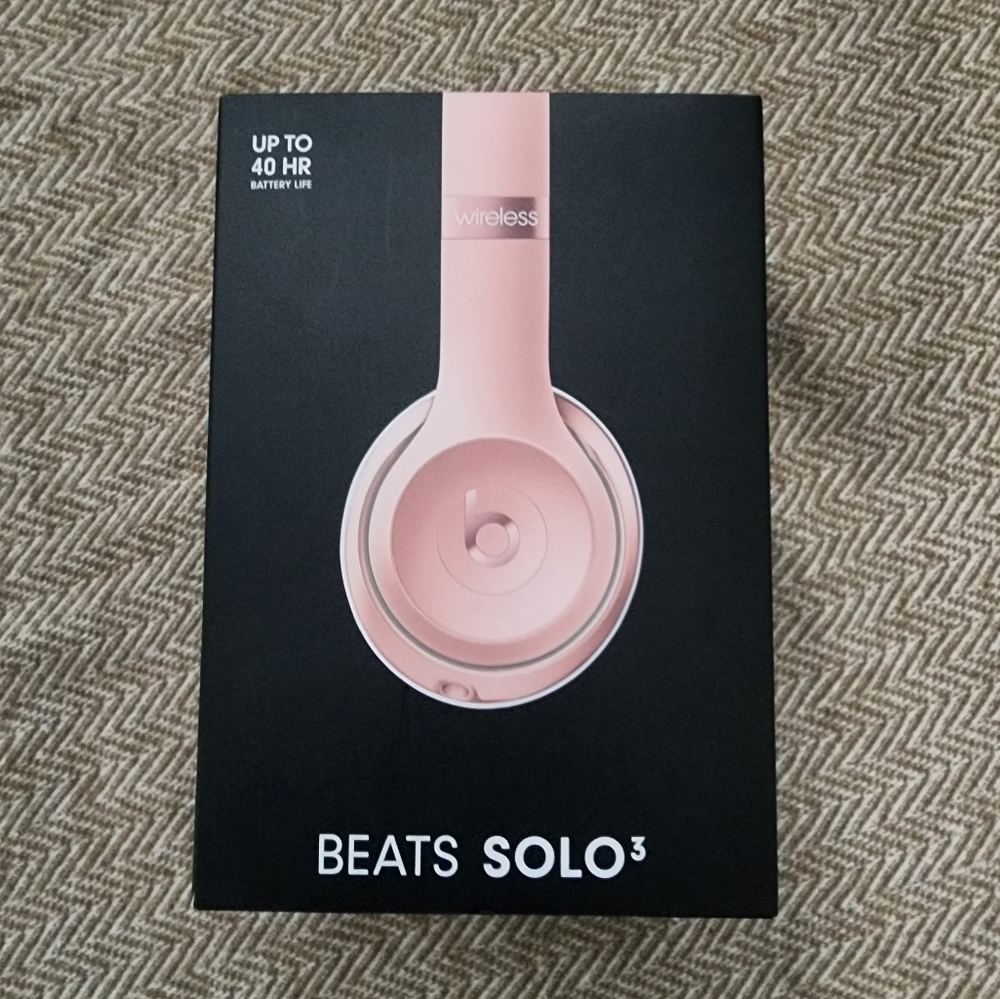Beats by Dr. Dre Solo3 Wireless On the Ear Headphones - Rose Gold